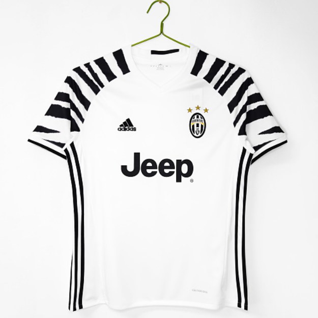 Juventus Retro 2016/17 Segunda visitante blanca