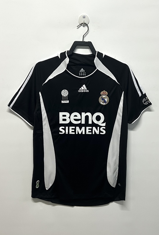 Real Madrid Retro 2006/07 Segunda visitante